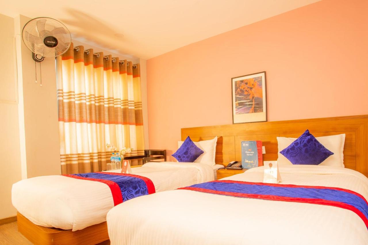 Oyo 136 Hotel Om Plaza Kathmandu Exterior photo