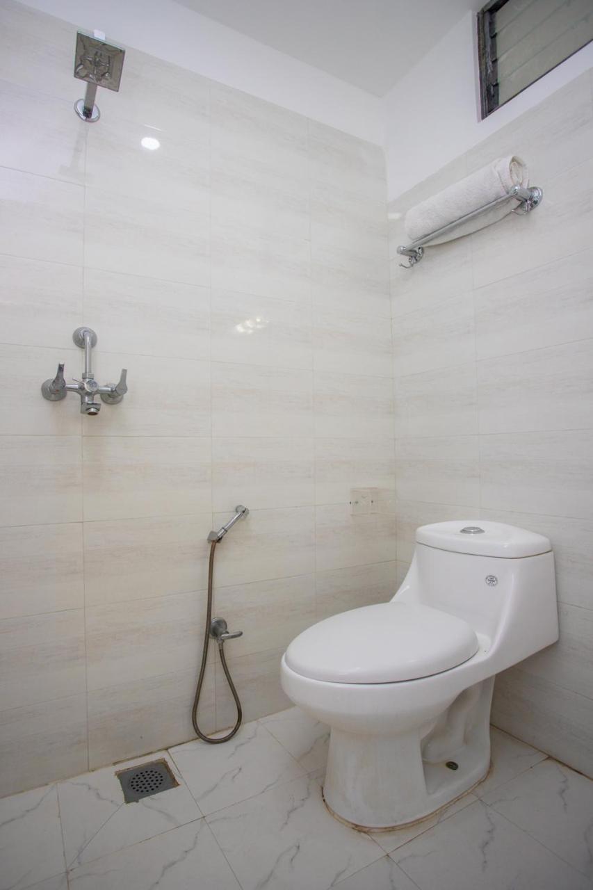 Oyo 136 Hotel Om Plaza Kathmandu Exterior photo